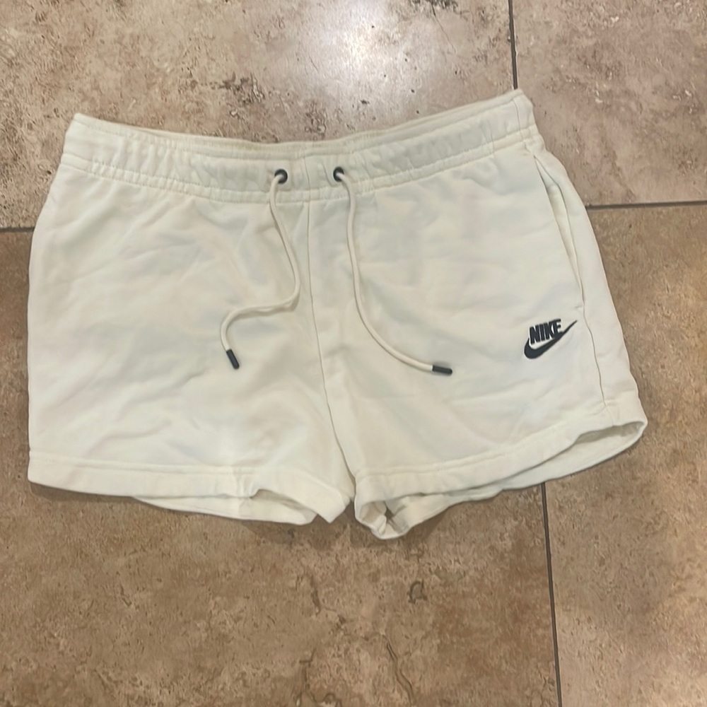 NIKE SHORTS (M)